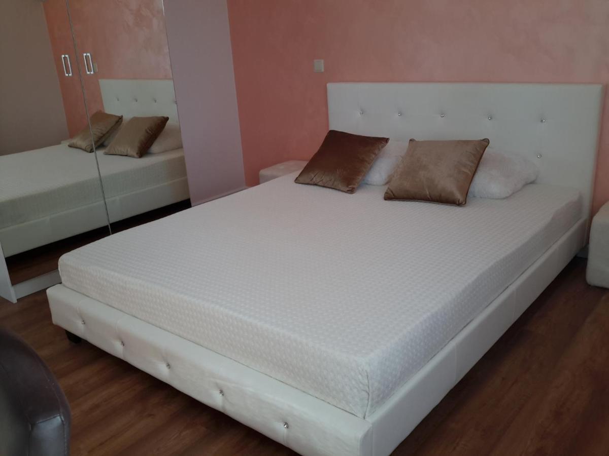 Villa Florance Apartments With Terraces & Parking Вентспилс Экстерьер фото